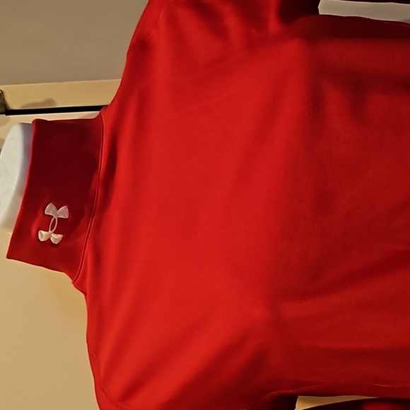 Under Armour Long Sleeve Athletic Top. Size M - Picture 2 of 8